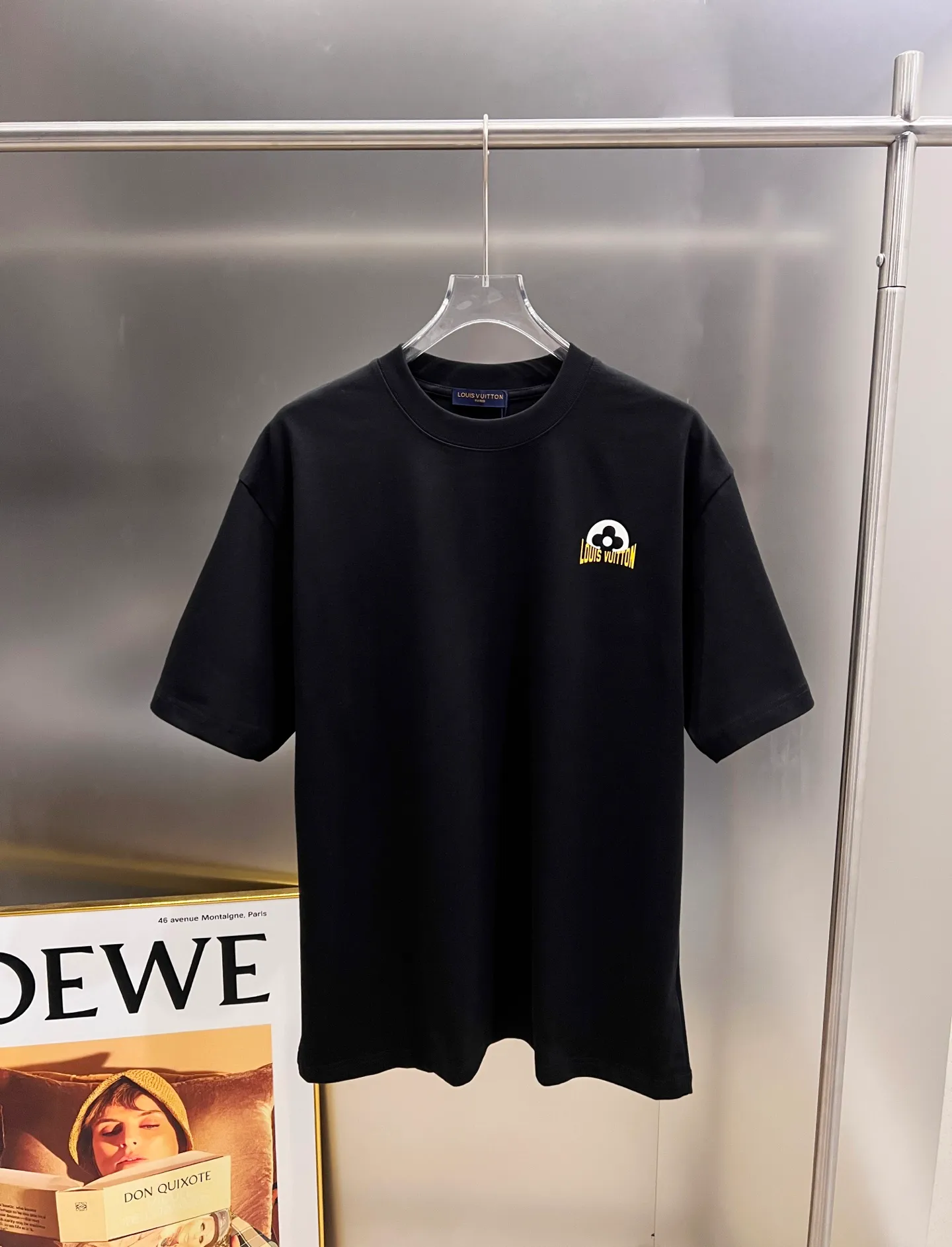 🅿️190 1v Louis* 2025 autumn and winter new style, classic letter three-dimensional foam printing technology design, high-end version! Highly breathable and comfortable, customized double yarn plain cotton fabric. Short-sleeved T-shirt. Same style for men and women. Sizes S M L XL XXL Five sizes black white